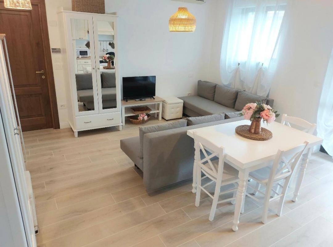 Incantevole Appartamento Monolocale Alba 2 Δωμάτιο φωτογραφία
